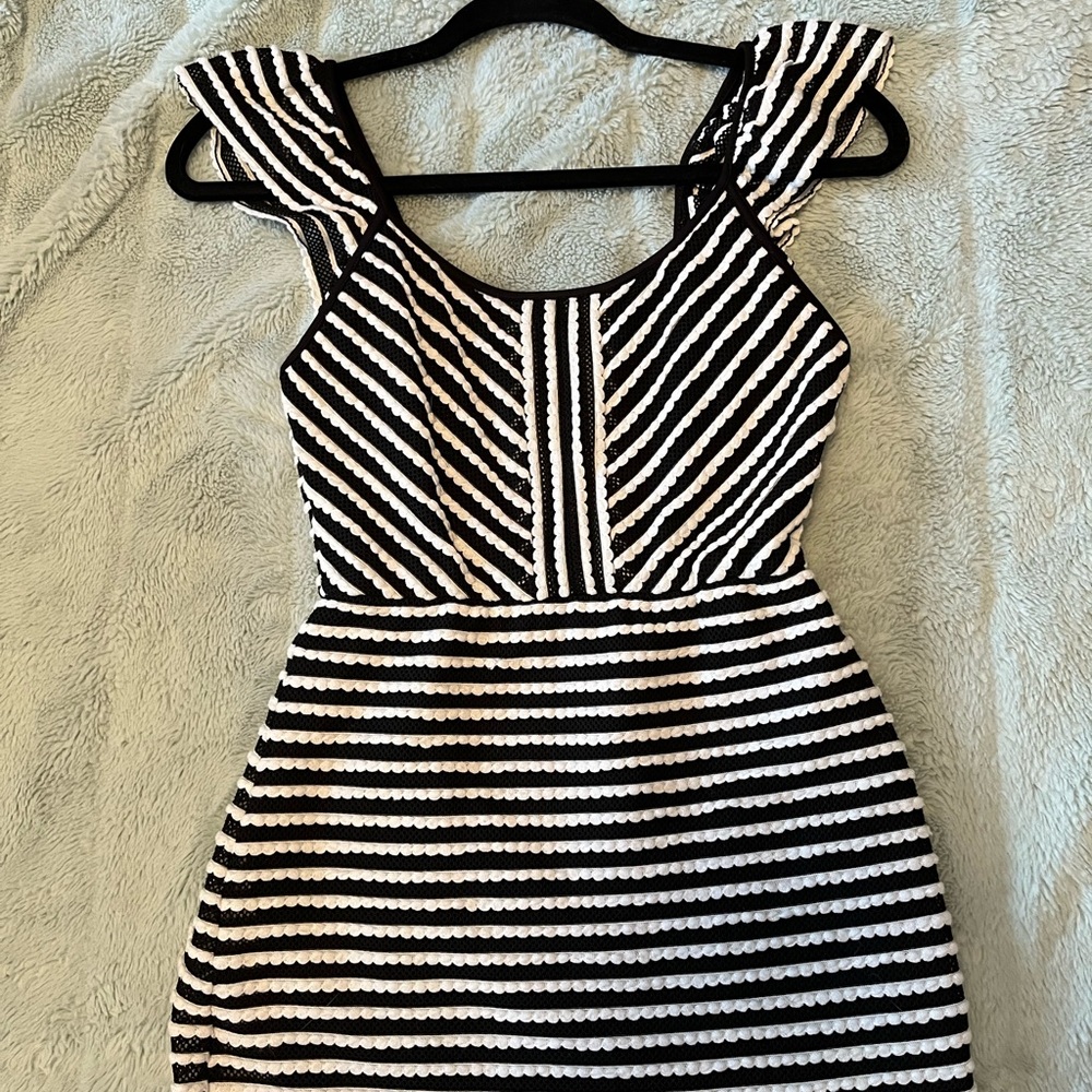 BCBGMaxAzria Black and White Chevron Midi Dress